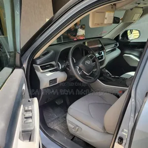 Toyota Highlander Hybrid 2023 Blue