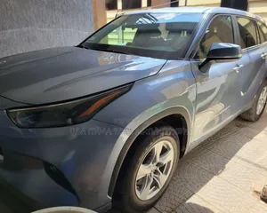Toyota Highlander Hybrid 2023 Blue
