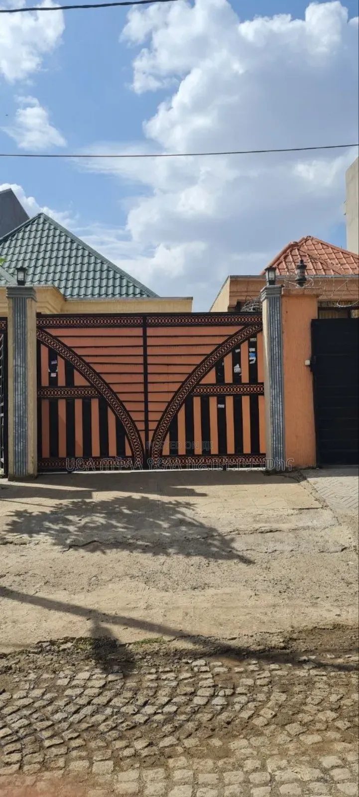 Furnished 4bdrm Villa in Ayat Area Ideal, Yeka for sale