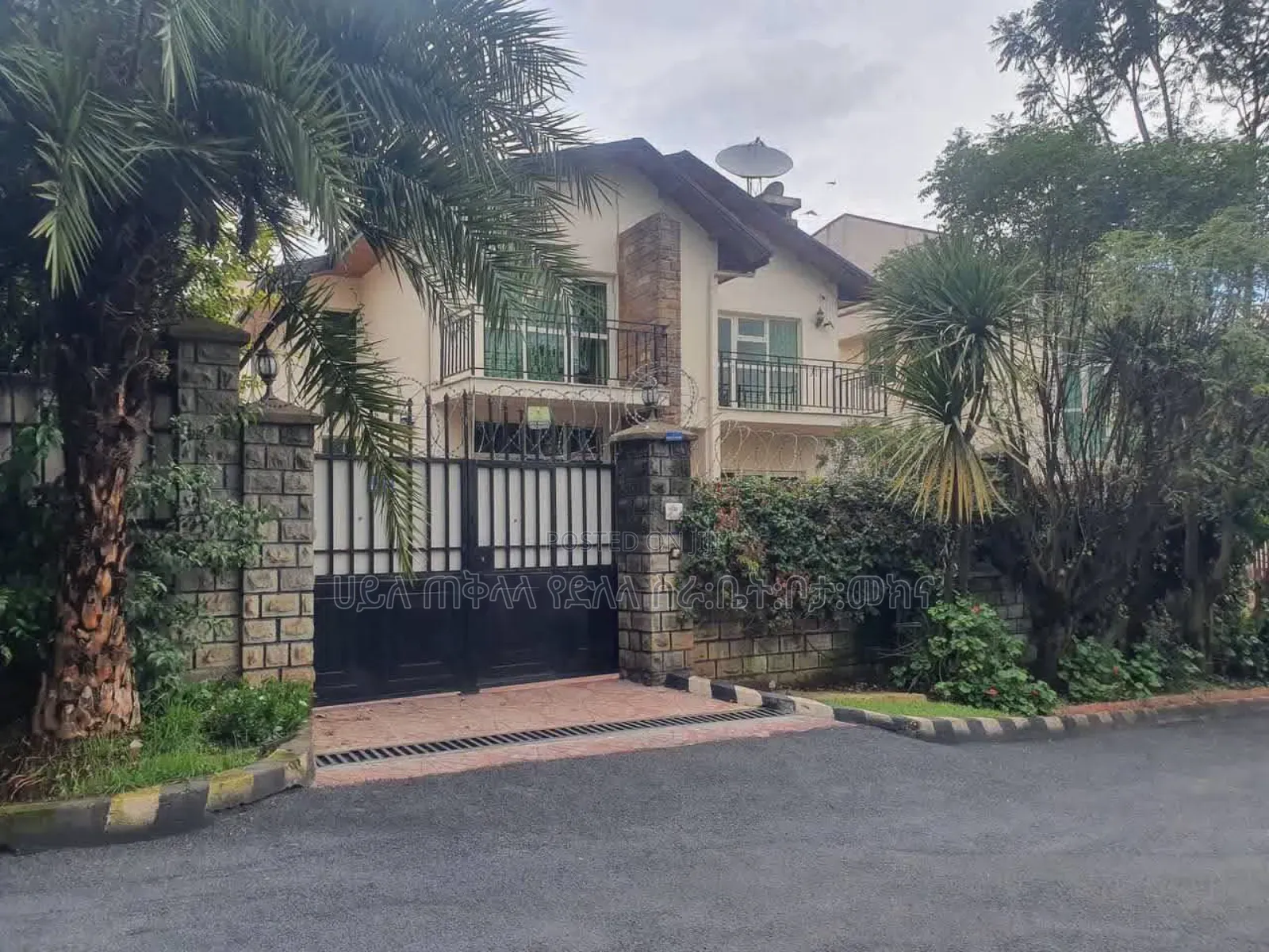 Furnished 4bdrm Townhouse/Terrace in ሳንሻይን ሪልስተት ኮምፋውንድ, Yeka for sale