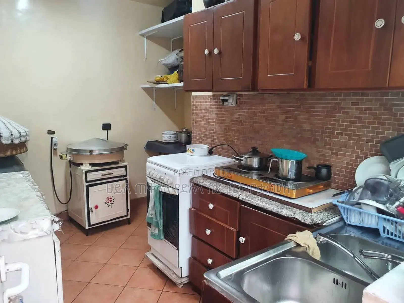 Furnished 4bdrm Townhouse/Terrace in ሳንሻይን ሪልስተት ኮምፋውንድ, Yeka for sale