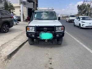 Toyota Land Cruiser 2018 White