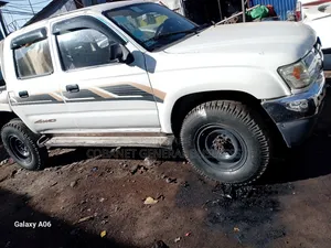 Toyota Hilux 2003 White