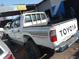 Toyota Hilux 2003 White
