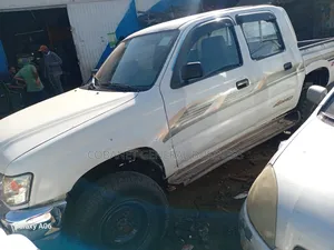Toyota Hilux 2003 White