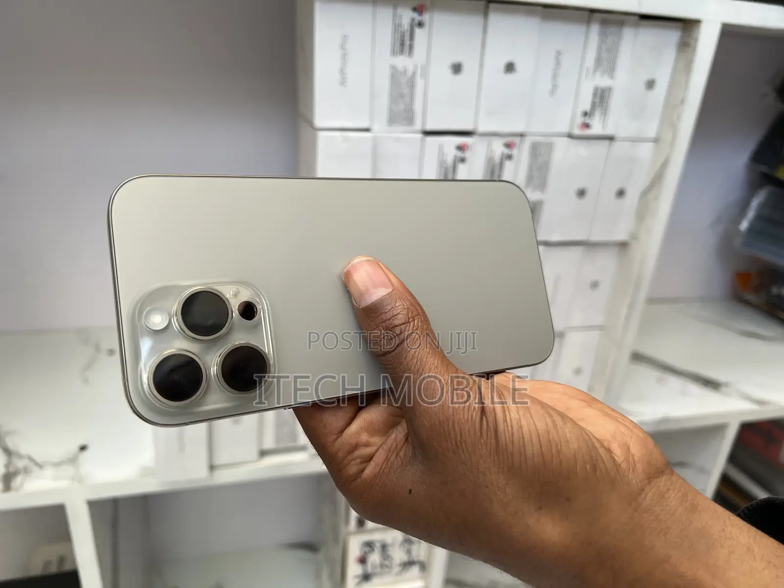 New Apple iPhone 16 Pro Max 256 GB Gold