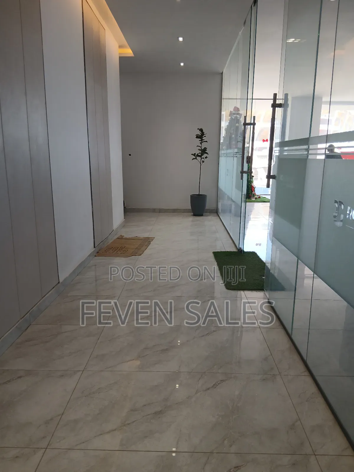 የንግድ ሱቆችን መሀል ቦሌ ላይ