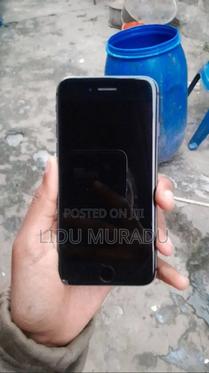 Apple iPhone 8 64 GB Black