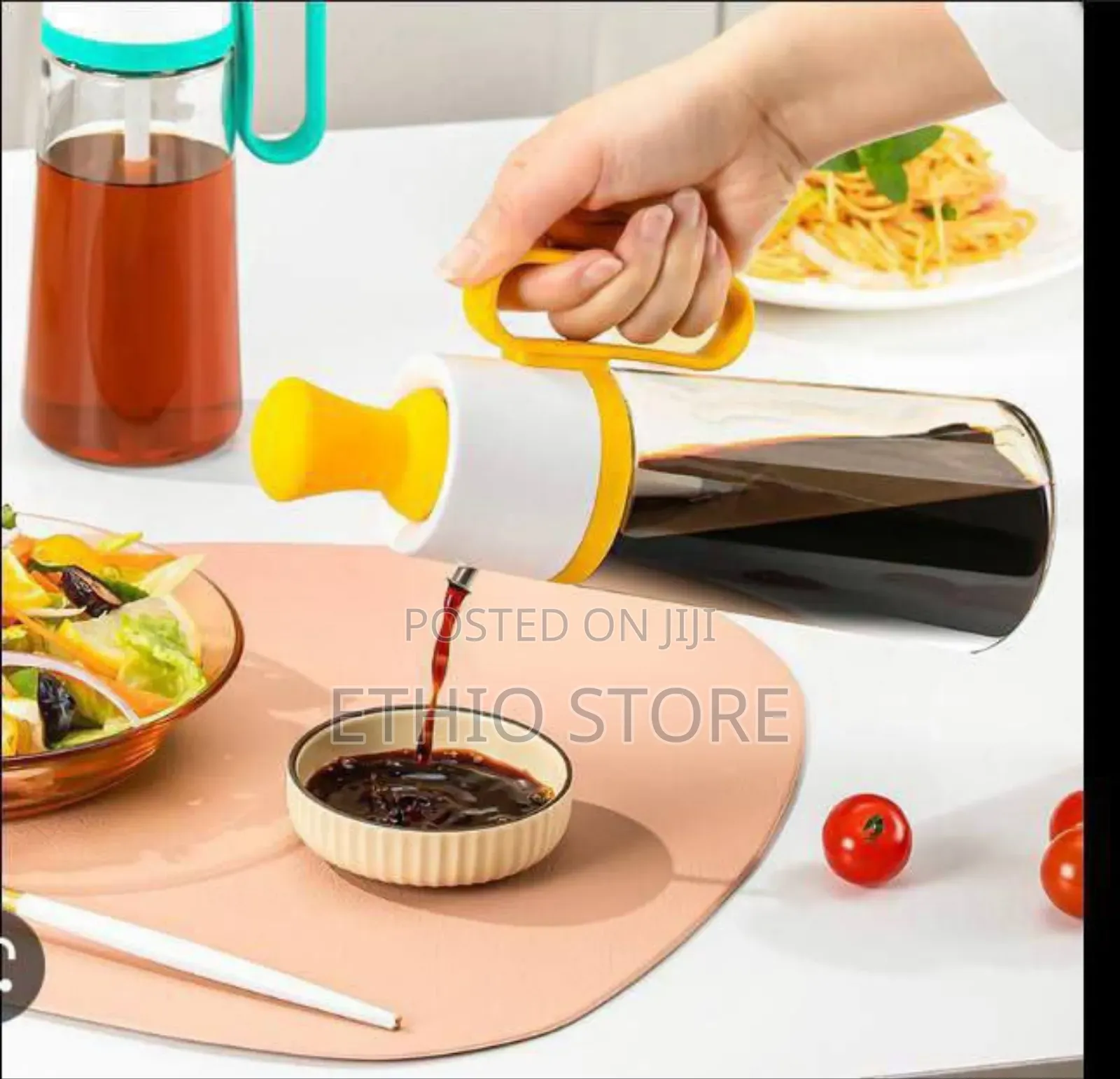 Intergrated Brushing and Pouring Seasoning Bottle