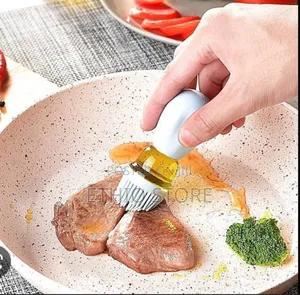 Intergrated Brushing and Pouring Seasoning Bottle