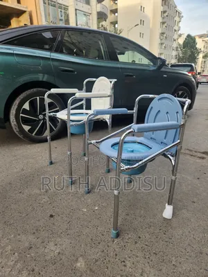 Commode Chair ባለ ፖፖ ወንበር ኮሞድ አዲስ የታሸገ ምቹ ኮሞድ ወንበር Commode Chair Medic