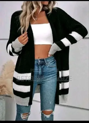 የእጅ ስራ ጋወን እና ሹራቦች