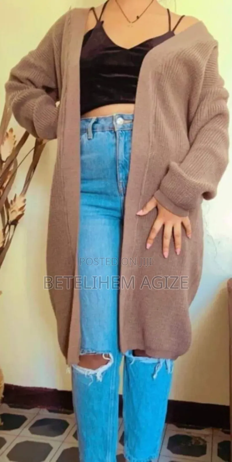 የእጅ ስራ ጋወን እና ሹራቦች