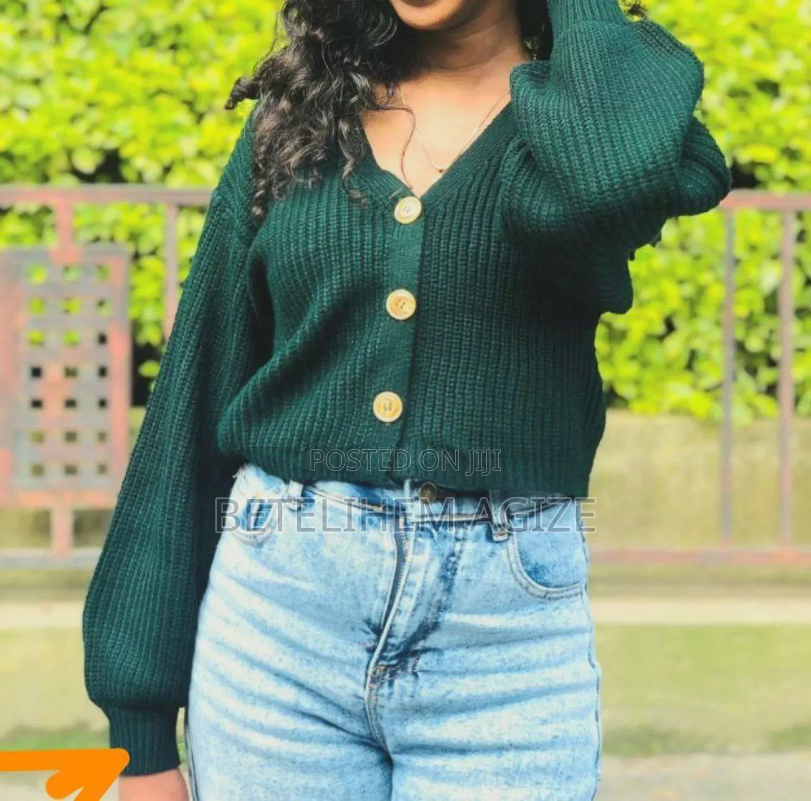 የእጅ ስራ ጋወን እና ሹራቦች