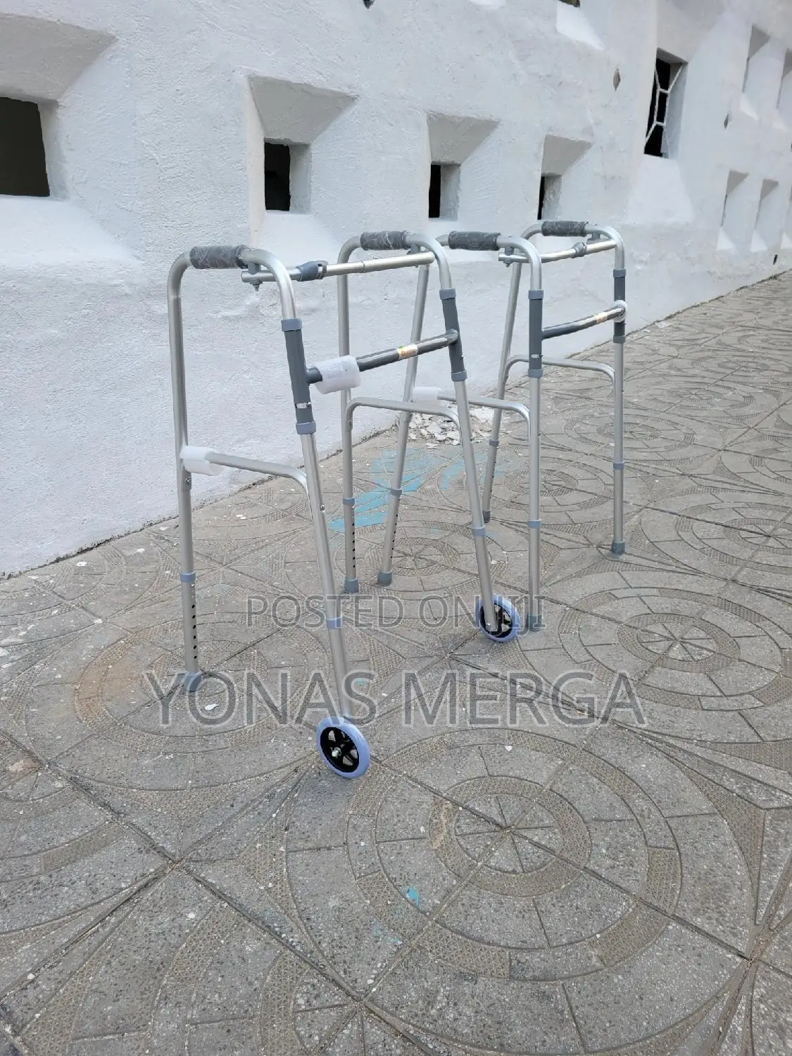 Foldable Walker for Adults瓶底creates Greater Clearance. The Patient