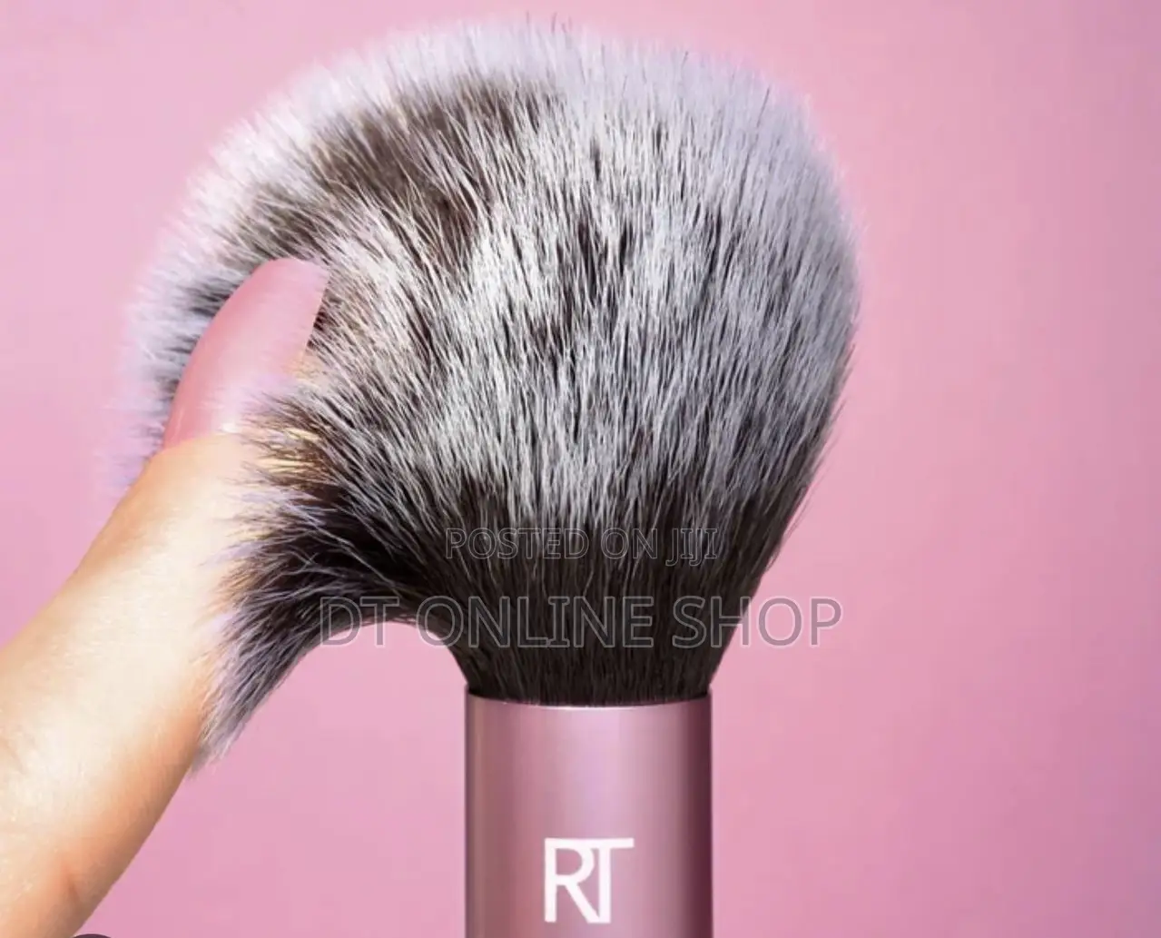 A Real Techniques Brush Set