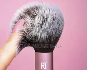 A Real Techniques Brush Set