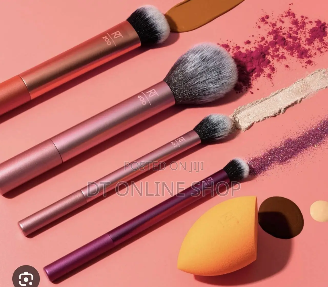 A Real Techniques Brush Set