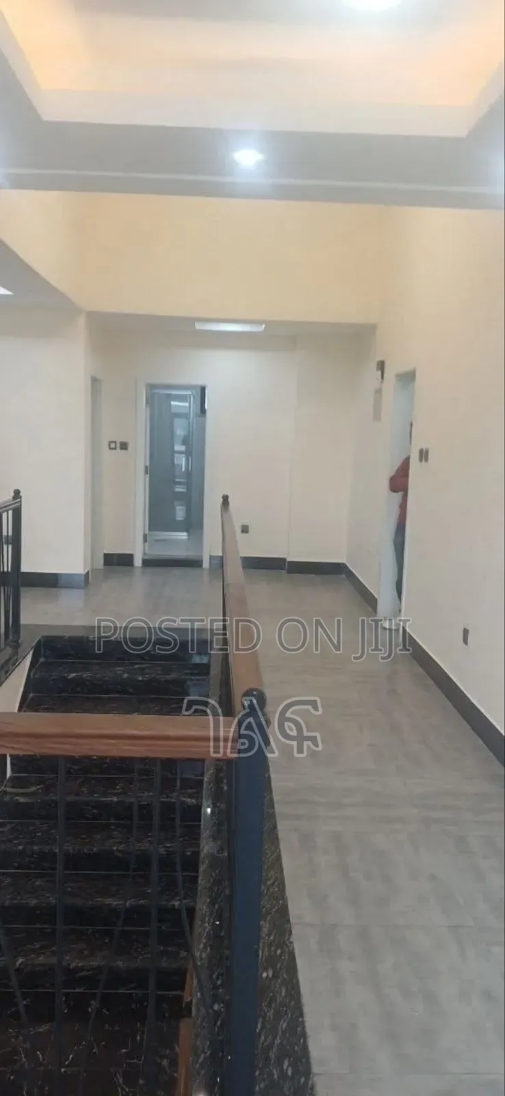 7bdrm Apartment in የሚሸጥ ቤት አያት ጅ+2, Bole for sale