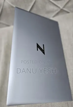 New Laptop HP ZBook Firefly G8 16GB Intel Core I7 SSD 1T