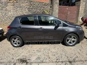 Toyota Yaris LE Hatchback 5dr 2013 Black