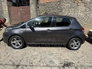 Toyota Yaris LE Hatchback 5dr 2013 Black