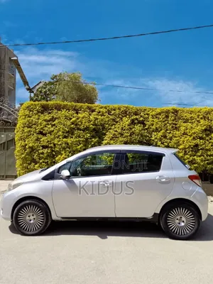 Toyota Yaris 2011 Silver