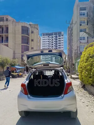 Toyota Yaris 2011 Silver