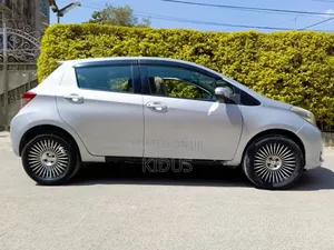 Toyota Yaris 2011 Silver