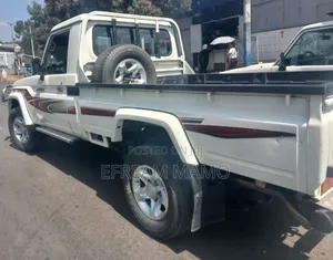 Toyota Land Cruiser 2016 White