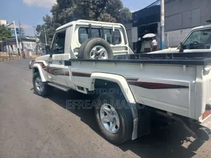 Toyota Land Cruiser 2016 White