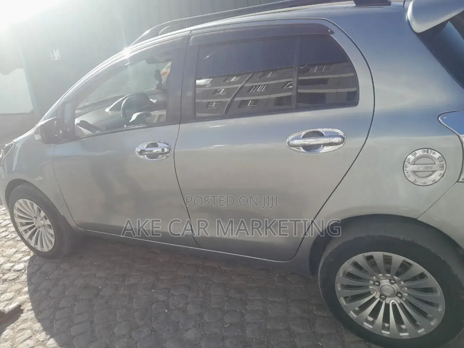Toyota Yaris Base Sedan 4dr 2010 Silver
