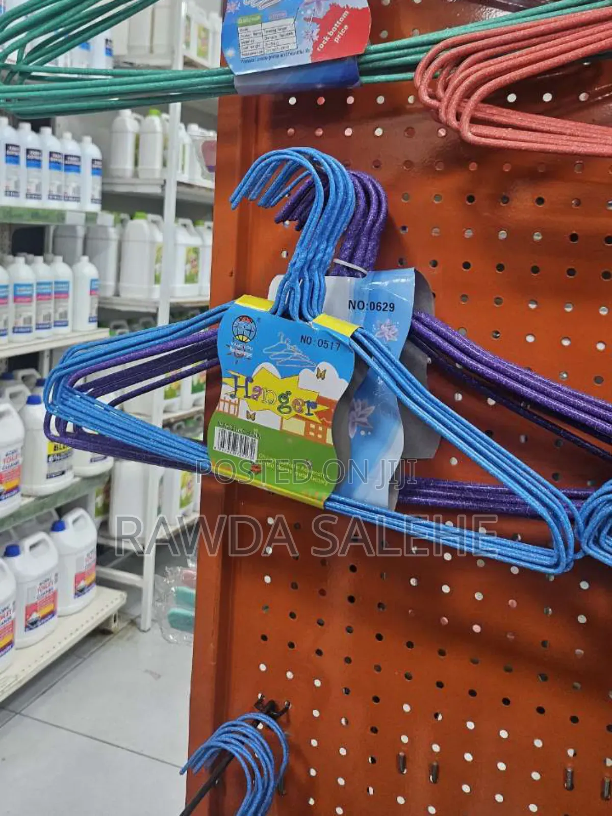 የልብስ መስቀያ እና ማስጫ