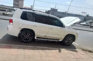 Toyota Land Cruiser 4.5 V8 TD STD 2011 White