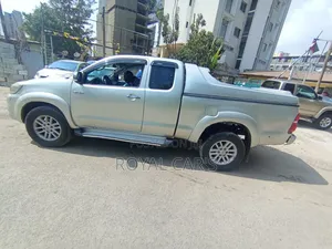 Toyota Hilux 2013 Silver