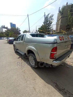 Toyota Hilux 2013 Silver