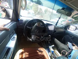 Toyota Hilux 2013 Silver