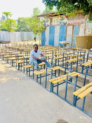 ለተሻለ ትምህርት የተዘጋጀ የት/ቤት መቀመጫ የ3 ተማሪዎች የተጣመረ መቀመጫ ከ25×25×1.5 ሚ.ሜ