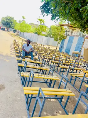 ለተሻለ ትምህርት የተዘጋጀ የት/ቤት መቀመጫ የ3 ተማሪዎች የተጣመረ መቀመጫ ከ25×25×1.5 ሚ.ሜ