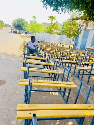 ለተሻለ ትምህርት የተዘጋጀ የት/ቤት መቀመጫ የ3 ተማሪዎች የተጣመረ መቀመጫ ከ25×25×1.5 ሚ.ሜ