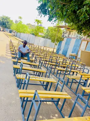 ለተሻለ ትምህርት የተዘጋጀ የት/ቤት መቀመጫ የ3 ተማሪዎች የተጣመረ መቀመጫ ከ25×25×1.5 ሚ.ሜ