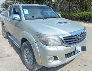 Toyota Hilux 3.0 D-4D 4x4 2013 Silver