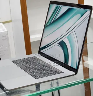 New Laptop Apple MacBook Pro 2017 16GB Intel Core I7 SSD 512GB