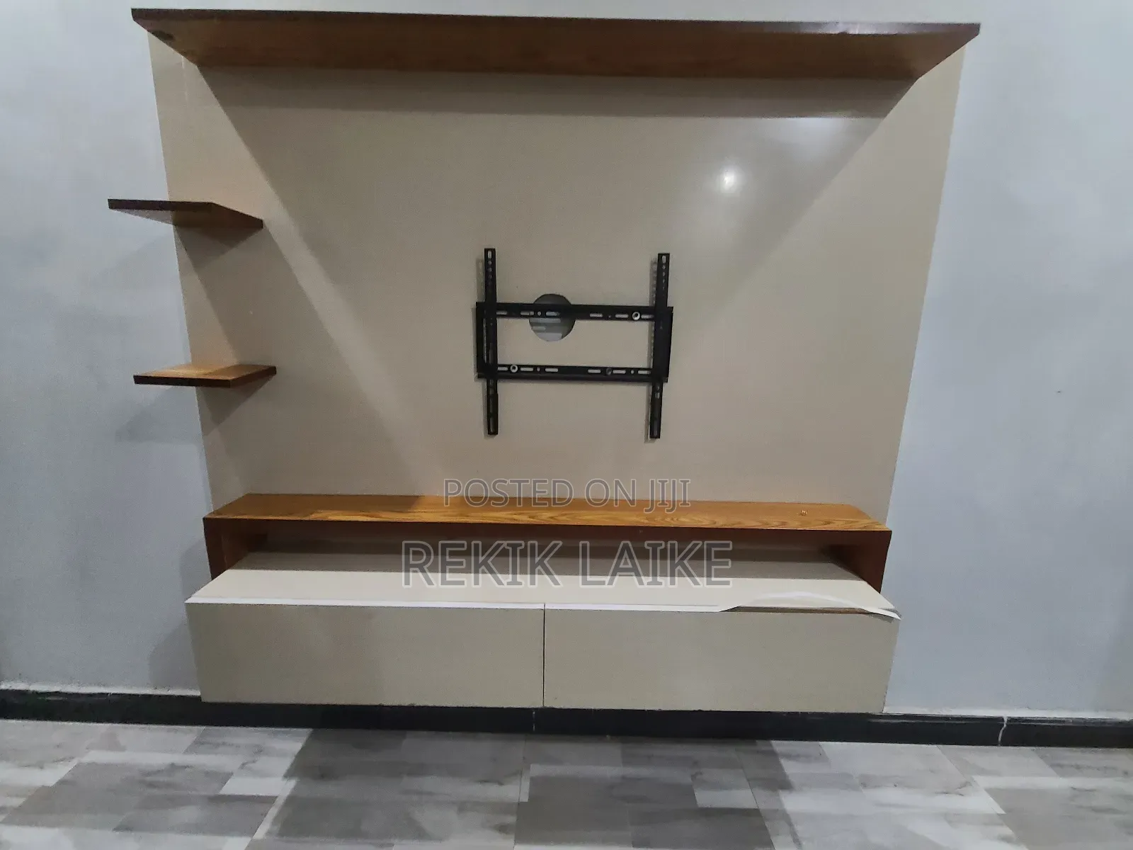 Tv Stand የግድግዳ ተለጣፊ
