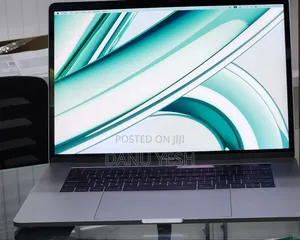 New Laptop Apple MacBook Pro 2017 16GB Intel Core I7 SSD 512GB