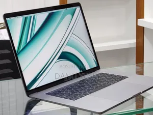 New Laptop Apple MacBook Pro 2017 16GB Intel Core I7 SSD 512GB