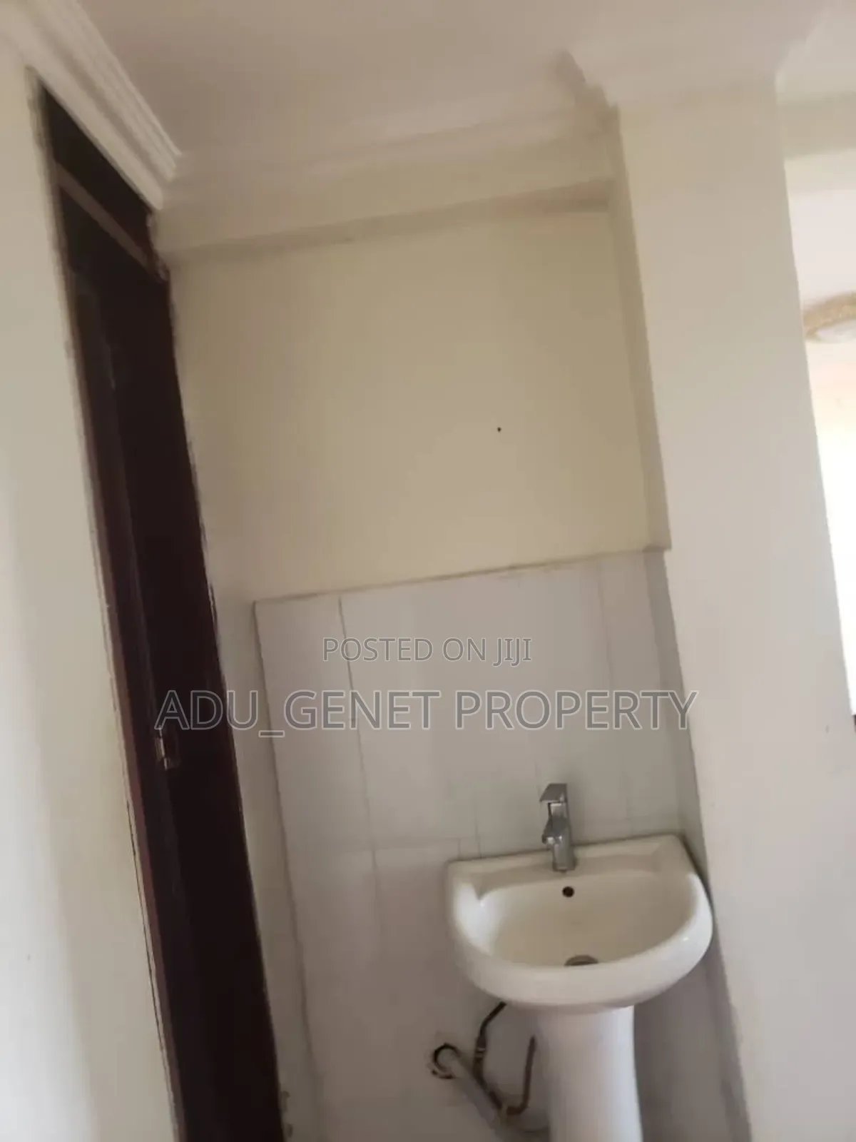 Furnished 3bdrm Condo in 20/80 ኮንዶሚኒየም, Yeka for sale