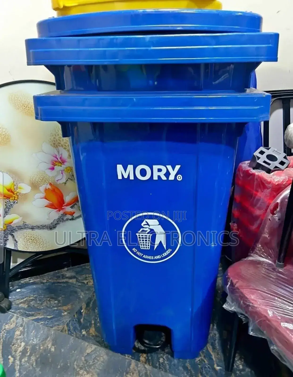 Mory Plastic Industrial Waste Bin With a Pedal and Wheels.