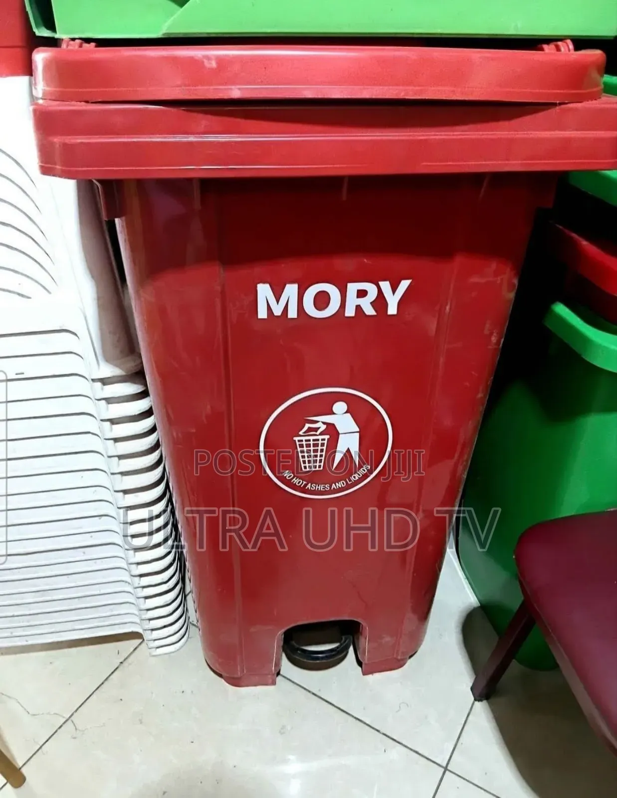 Mory Plastic Garbage Bin With a Pedal and Wheels.