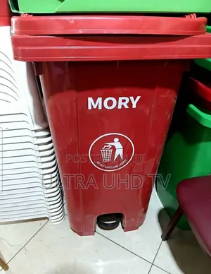 Mory Plastic Garbage Bin With a Pedal and Wheels.